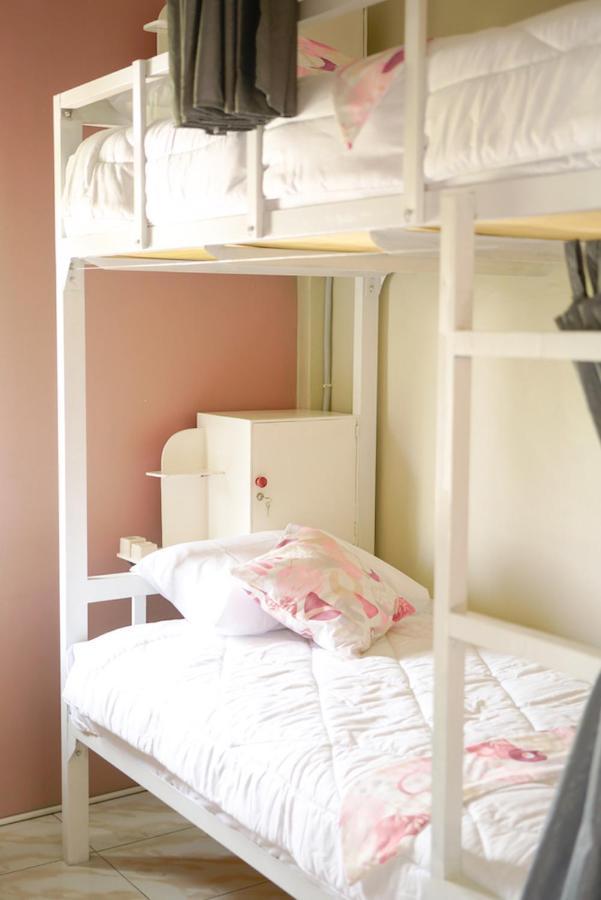 Albergue Bajo Bunkhouse Labuan Bajo Exterior foto