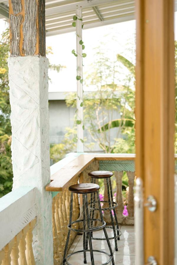 Albergue Bajo Bunkhouse Labuan Bajo Exterior foto