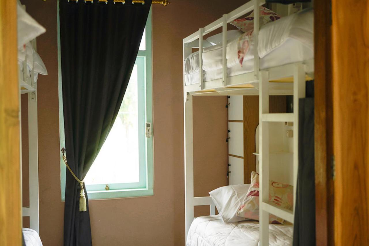Albergue Bajo Bunkhouse Labuan Bajo Exterior foto